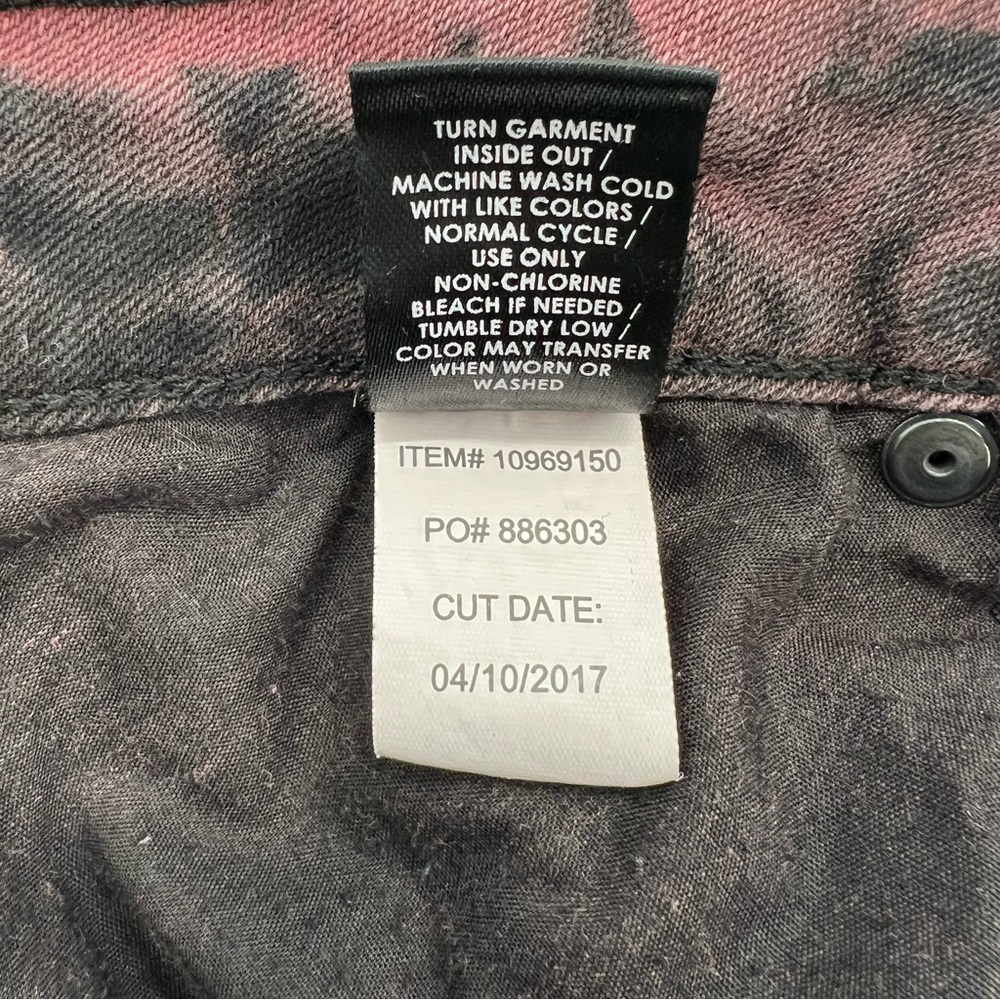 Blackheart Jeans Womans Juniors Pink and Black Bleach Wash Ripped Knees Stretch - Picture 12 of 12